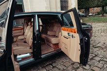 Charger l'image dans la galerie, Location Rolls Royce phantom full black ciel étoilé