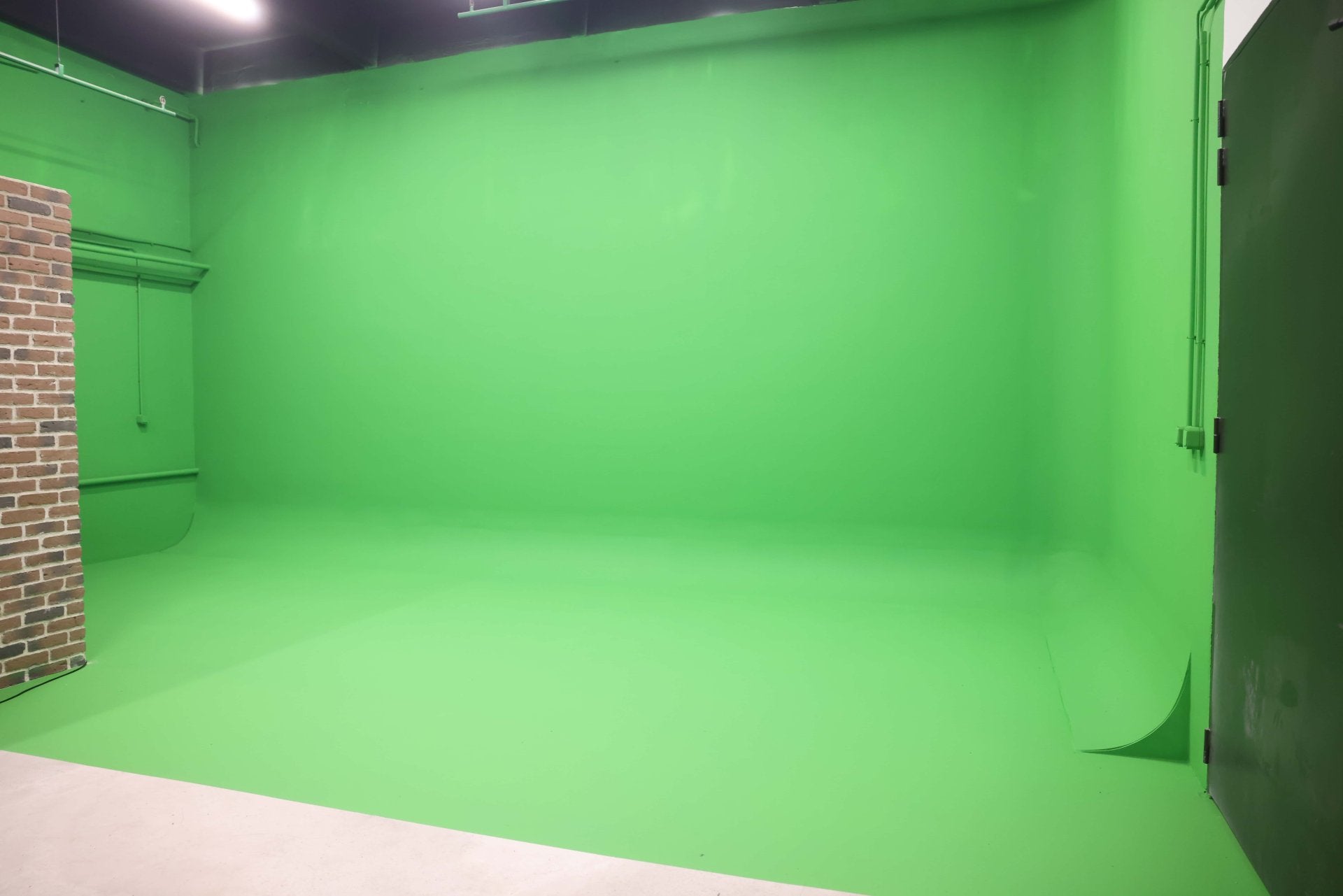 Studio Fond Vert 67m² Bagnolet — cyclorama